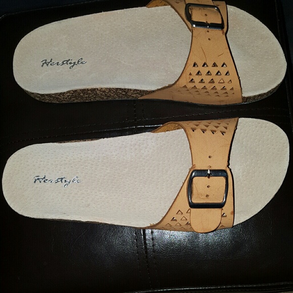 Sandals - Picture 2 of 3